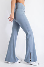 Load image into Gallery viewer, V Waist Flared Yoga Pants with Pockets (DS)
