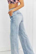 Load image into Gallery viewer, The Bethany Jeans - curvy (DS)
