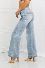 Load image into Gallery viewer, The Bethany Jeans - curvy (DS)
